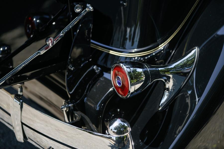Детали экстерьера Packard Twelve Club Sedan (1107-736) 1934 года  (фото 24 из 38)